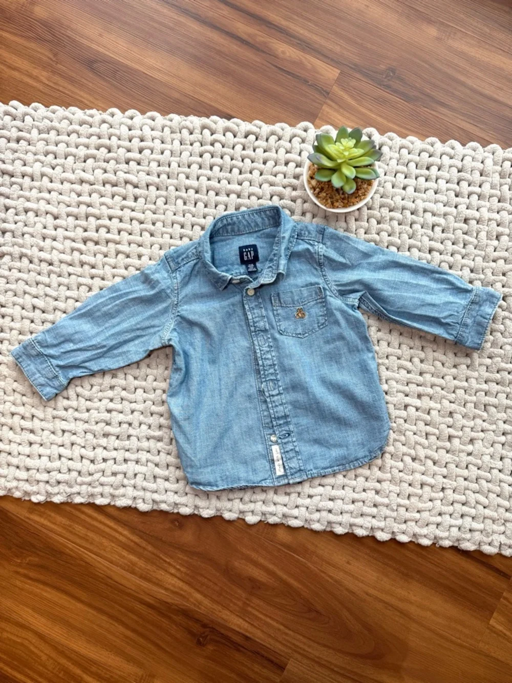 Gap Baby | Chambray Collared Shirt in Washed Medium Blue | 12-18 Months